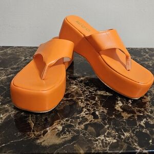 EGO Orange Wide Width Platform Thong Sandals 7.5 (NWOT)